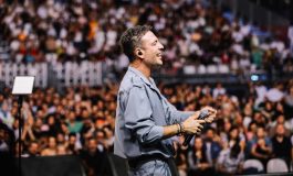 OĞUZHAN KOÇ YENİ KLİBİNİ TURKCELL VADİ SAHNESİNE TAŞIDI