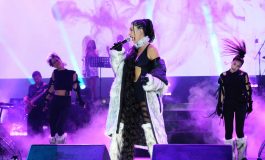 HANDE YENER’İN KURUÇEŞME’DEKİ BEĞENİ TOPLAYAN STİLİNİN ALTINDAN GECO STYLING’İN İMZASI ÇIKTI