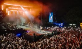İLK PERFORMANSIYLA BÜYÜK İLGİ GÖREN YALIN “GİTAR ADAM” 26 AĞUSTOS’TA YENİDEN PARKORMAN’DA!