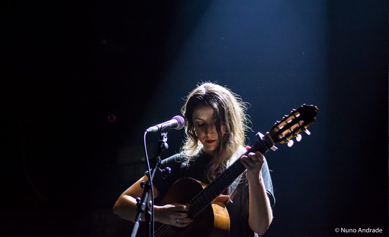 Fado ve Çağdaş İngiliz Müziğini Harmanlayan Nessi Gomes, 11 Kasım’da Zorlu PSM’de!