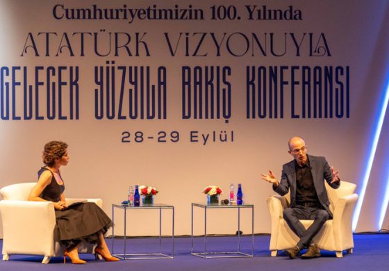 Yuval Noah Harari, Türkiye İş Bankası “Atatürk Vizyonuyla Gelecek Yüzyıla Bakış”  konferansının kapanışında konuştu