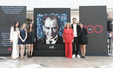 adL’NİN CUMHURİYET’İN 100. YILINA ÖZEL ANLAMLI ATATÜRK PORTRESİ 12 EKİM’E KADAR VADİSTANBUL’DA SERGİLENECEK