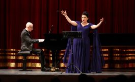 Dünyaca ünlü opera sanatçısı Pervin Chakar, Kadıköy Belediyesi’nin ev sahipliğinde konser verdi