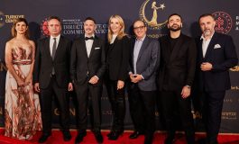 Dünyada ilk kez bir Türk dizisinin prömiyeri Amerika’da yapıldı:Hollywood’da Şahsiyet rüzgârı esti!