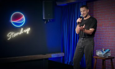 Pepsi sponsorluğunda gerçekleşen Uraz Stand up Show ile Uraz Kaygılaroğlu evinize konuk oluyor!