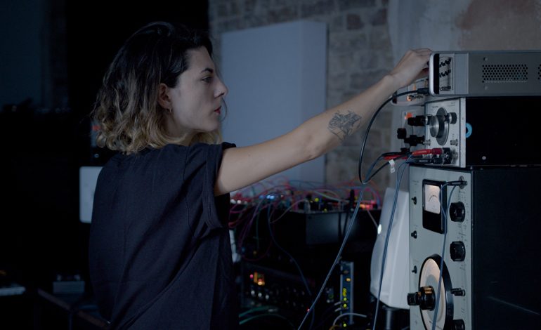 AH! KOSMOS’TAN AKBANK SANAT’A ÖZEL AMBIENT SETİ İLE 2 PERFORMANS