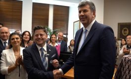 KADIKÖY BELEDİYESİ’NDE DEVİR TESLİM:MESUT KÖSADAĞI PARTİ ROZETİNİ ÇIKARDI, GÖREVE BAŞLADI