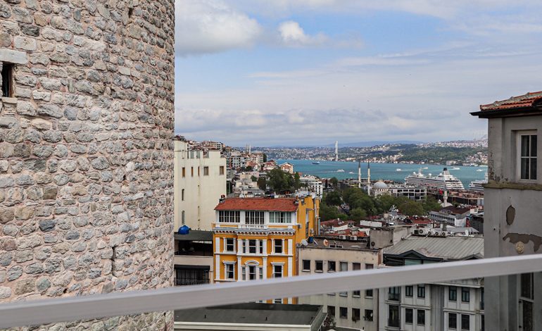 Boğaz’a Nazır, Galata Kulesi’ne Komşu Göçmen Artisan Bakery’nin Terası Açıldı