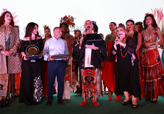 LALE MÜZESİ’NDE GERÇEKLEŞEN CEMİL İPEKÇİ DEFİLESİ EMİRGAN’DA TRAFİĞİ KİLİTLEDİ