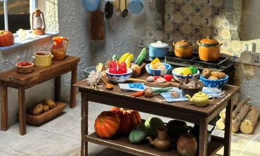 EDEBİ SOFRALAR, TRT 2 EKRANLARINDA İZLEYİCİLERİ EDEBİYAT YOLCULUĞUNA ÇIKARMAYA DEVAM EDİYOR