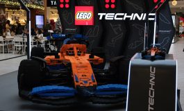 İstanbul’da Yarış Heyecanı: Gerçek boyutlu LEGO® Technic™ McLaren Formula 1™ Yarış Arabası Akasya’da!