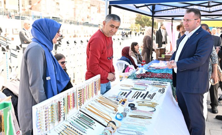 ÖZEL ÖĞRENCİLERİN EL EMEĞİ ÜRÜNLERİ KERMESTE SERGİLENDİ