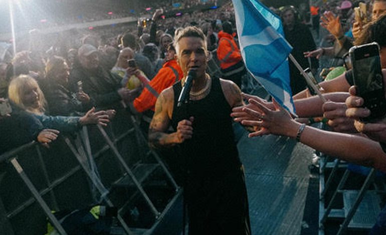 ROBBIE WILLIAMS’DAN İSTANBUL’DA UNUTULMAZ BİR GECEYE DAVET!