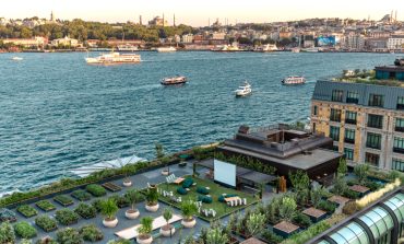 THE PENINSULA ISTANBUL HERB GARDEN’DA AÇIK HAVA SİNEMA KEYFİ