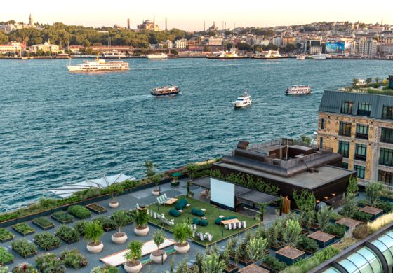 THE PENINSULA ISTANBUL HERB GARDEN’DA AÇIK HAVA SİNEMA KEYFİ