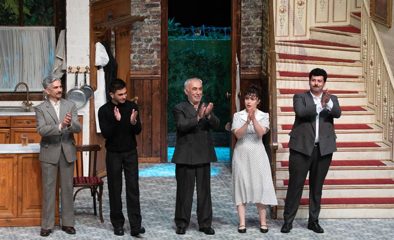 USTA OYUNCU ŞENER ŞEN’İN ‘ZENGİN MUTFAĞI’ OYUNU SAHNELERE VEDA ETTİ