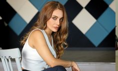 DAMLA SÖNMEZ: “YA OYUNCU OLACAKTIM YA TERAPİST”