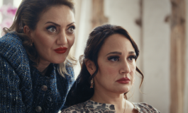 NETFLIX, GUPSE ÖZAY’IN KALEMİNDEN ÇIKAN PLATONİK: MAVİ DOLUNAY OTEL’İN YENİ FRAGMANINI PAYLAŞTI! 