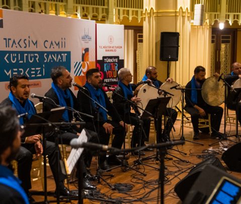 İSTANBUL SANATLA ŞENLENİYOR KÜLTÜRLE NEFES ALIYOR