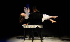 Enver Ertaş iddialı ve eğlenceli yeni gösterisiyle sahnede