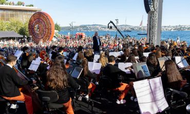 CUMHURİYET’İN 102. YILINA ÖZEL KONSER: DOĞUŞ ÇOCUK SENFONİ ORKESTRASI GALATAPORT’TA SAHNE ALDI