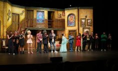 “Oyunun Oyunu” Prömiyerinde Perde Kahkahaya Açıldı!