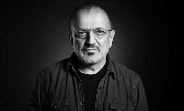 Uğurcan Ataoğlu, gençlerle film afişi tasarlıyor