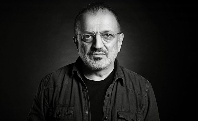 Uğurcan Ataoğlu, gençlerle film afişi tasarlıyor