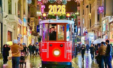 İETT’DEN İSTİKLAL CADDESİ’NDE YENİ YIL SÜRPRİZİ