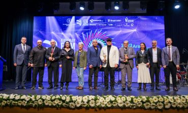 6. ESENLER FİLM FESTİVALİ AÇILIŞ GECESİYLE BAŞLADI SİNEMANIN USTALARINI ONURLANDIRDI