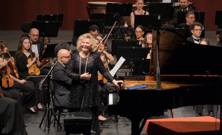 GÜLSİN ONAY’DAN ESKİŞEHİR’İN SENFONİ ORKESTRASI EŞLİĞİNDE MUHTEŞEM KONSER!