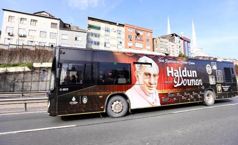 İETT’DEN HALDUN DORMEN’E VEFA: “SAYGI OTOBÜSÜ” ŞİŞLİ YOLLARINDA