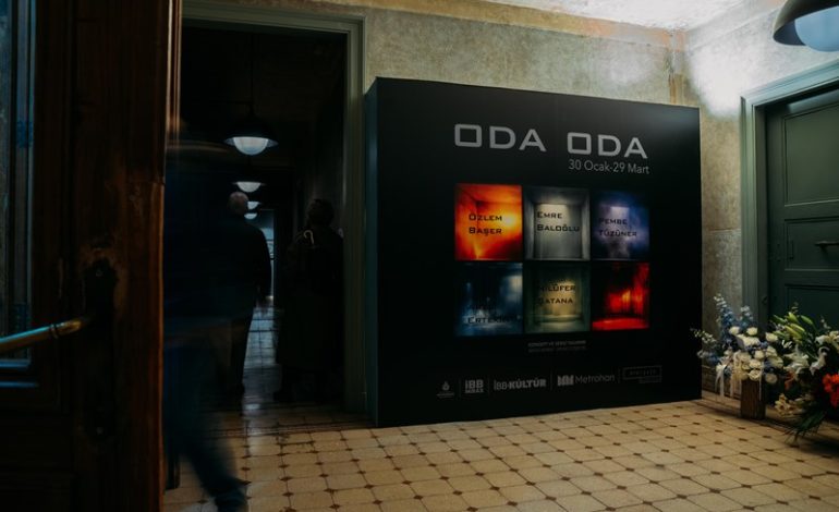 “ODA ODA” SERGİSİ, METROHAN’DA ALAYLI DÜŞÜNCENİN İZİNİ SÜRÜYOR!