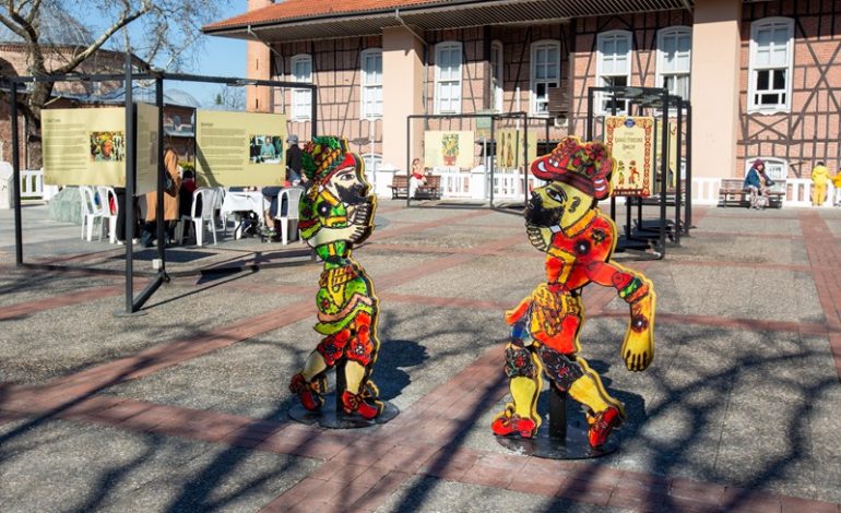 RAMAZAN RUHUNU KUCAKLAYAN SERGİLER: “KÂĞITTA AÇAN ÇİÇEKLER” ve “SEYİR VAKTİ: KARAGÖZ PERDESİNDE RAMAZAN” BURSA’DA ZİYARETE AÇILDI!