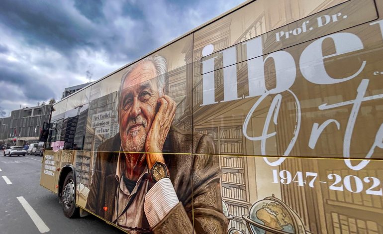 İLBER ORTAYLI İÇİN İETT’DEN ÖZEL SAYGI OTOBÜSÜ