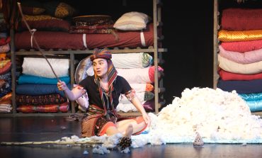 KARADENİZLİ BİLGE NOKTA ANA’NIN ANLATICILIĞINDA SUİİSTİMAL HİKÂYELERİ… “NOKTA” OYUNU, 27 MART’TA BABA SAHNE’DE!