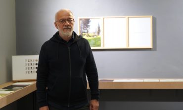 KİTAP BİR SANAT NESNESİNE DÖNÜŞÜYOR: TURAN AKSOY’UN SANATÇI KİTAPLARINDAN OLUŞAN “İÇERİYE DOĞRU” SERGİSİ ARUCAD ART SPACE’TE AÇILDI!