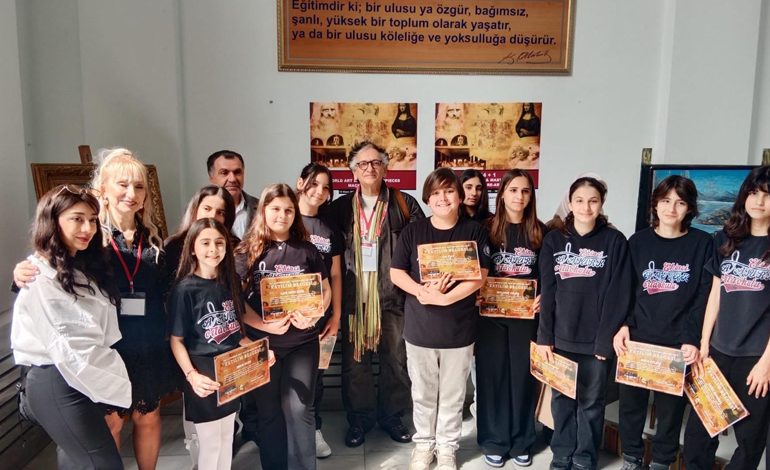 Dünya Sanat Günü’nde 39 Sanatçının eserleri Geleceğin Sanatçıları tarafından yorumlandı