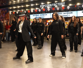 Pop’un Kralı Emaar’da Canlandı: “Michael” Filminin Tanıtımı Flash Mob Dans Gösterisiyle Paribu Cineverse Emaar’da Gerçekleşti