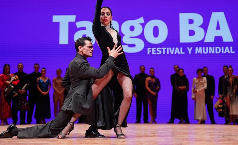 TANGO RÜZGARI AKM’DE ESİYOR