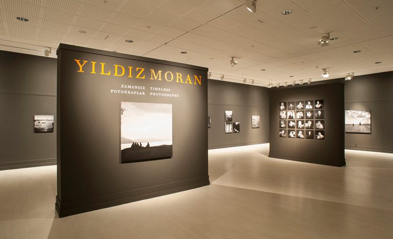 Pera Müzesi’nden Edirne Bienali’ne: Yıldız Moran’ın Zamansız Fotoğrafları Sanatseverlerle Buluşuyor